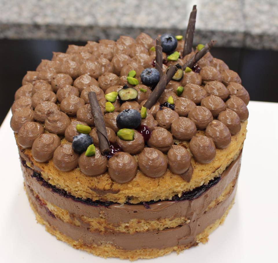 Fruchtiger Naked Cake Vegan